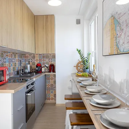 Luxus Na Dziesiatym * Гдыня